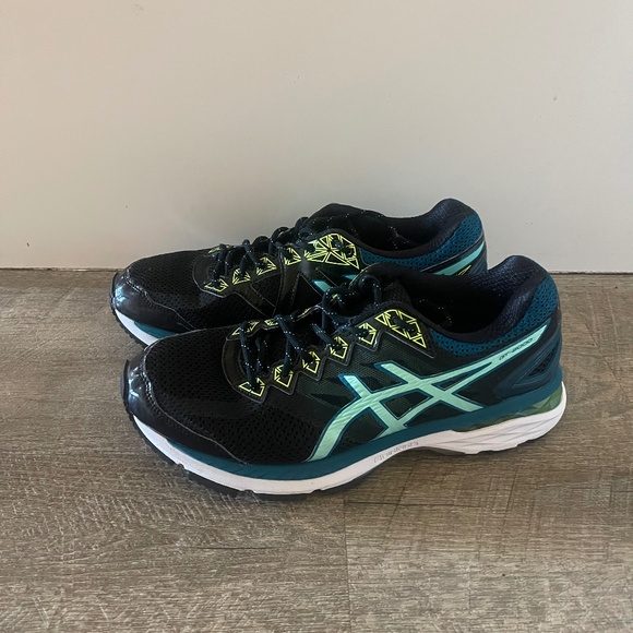 Asic women running shoes. Size 10. Get 2000. Like new - Picture 1 of 10